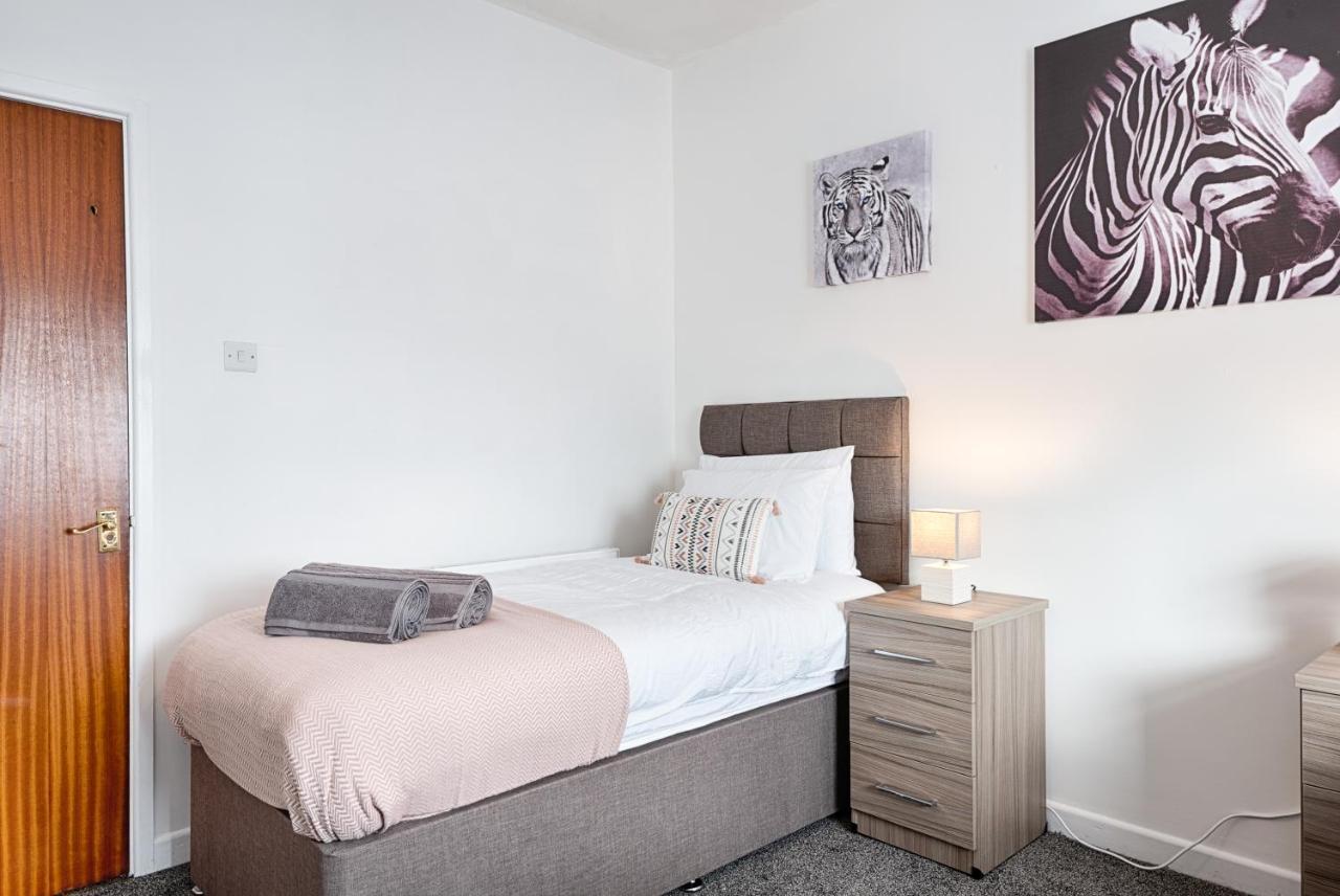 Free Parking, Spacious Rooms, Smart Tv'S All Rooms Swansea Esterno foto